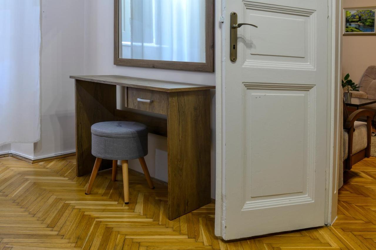 Demetrovics Udvarhaz Eger Exteriör bild