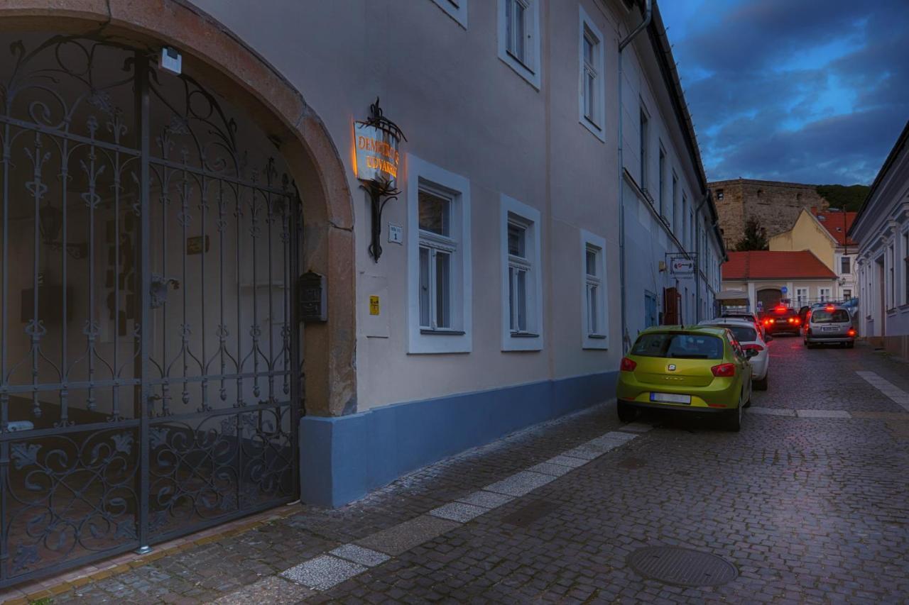 Demetrovics Udvarhaz Eger Exteriör bild