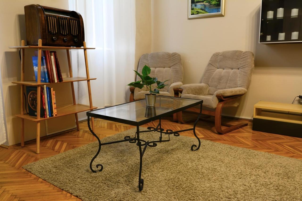 Demetrovics Udvarhaz Eger Exteriör bild