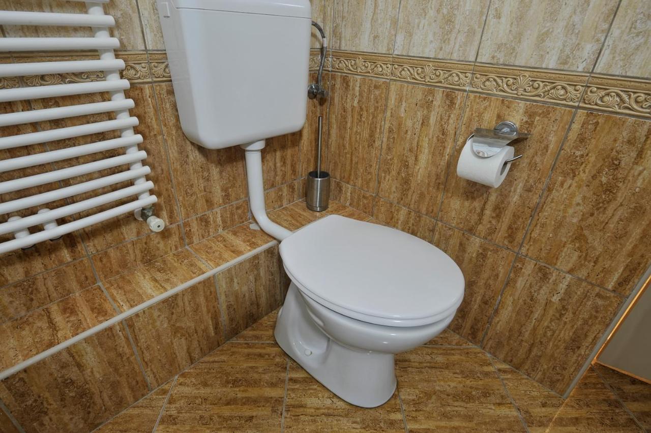 Demetrovics Udvarhaz Eger Exteriör bild