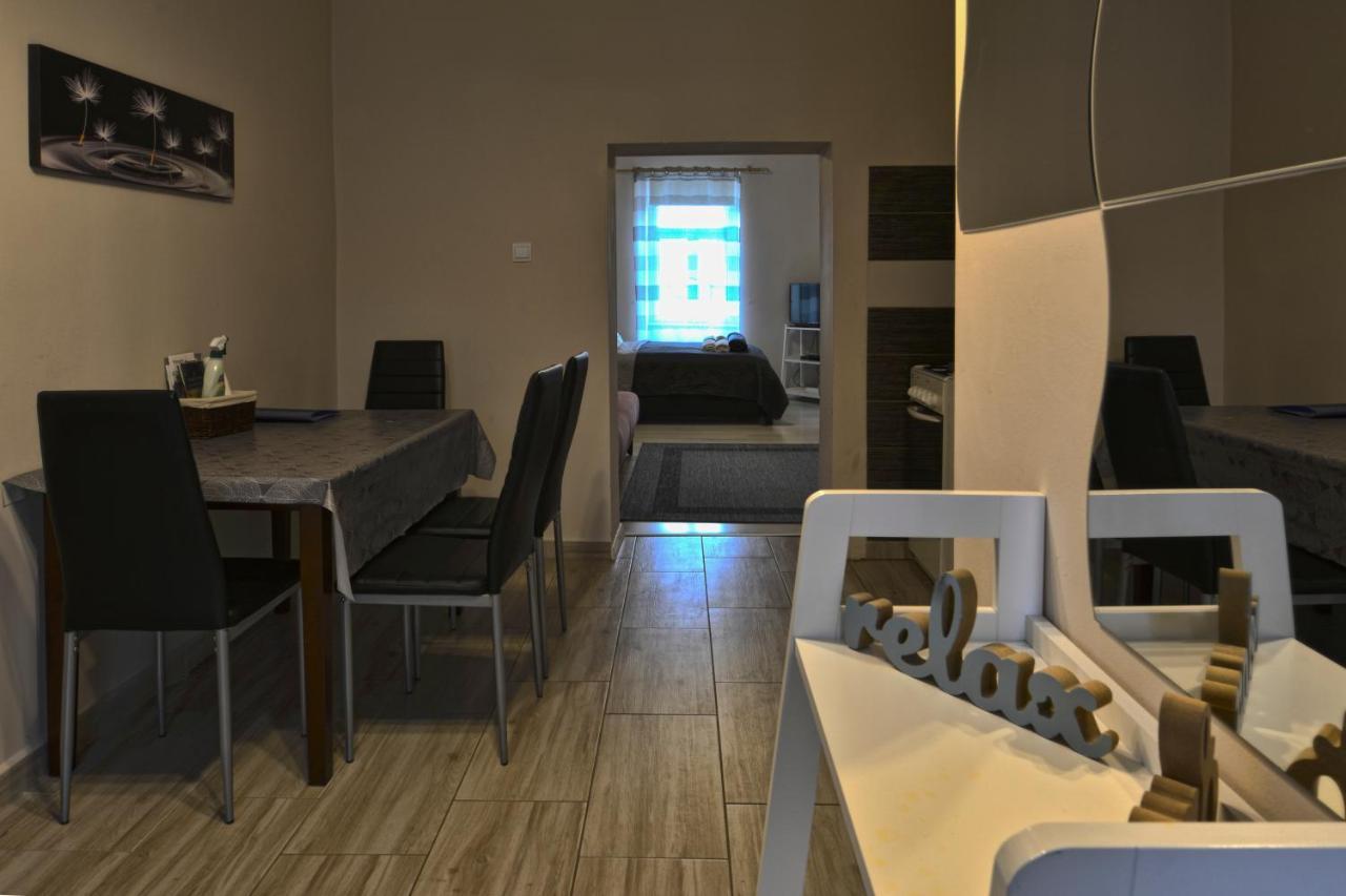Demetrovics Udvarhaz Eger Exteriör bild