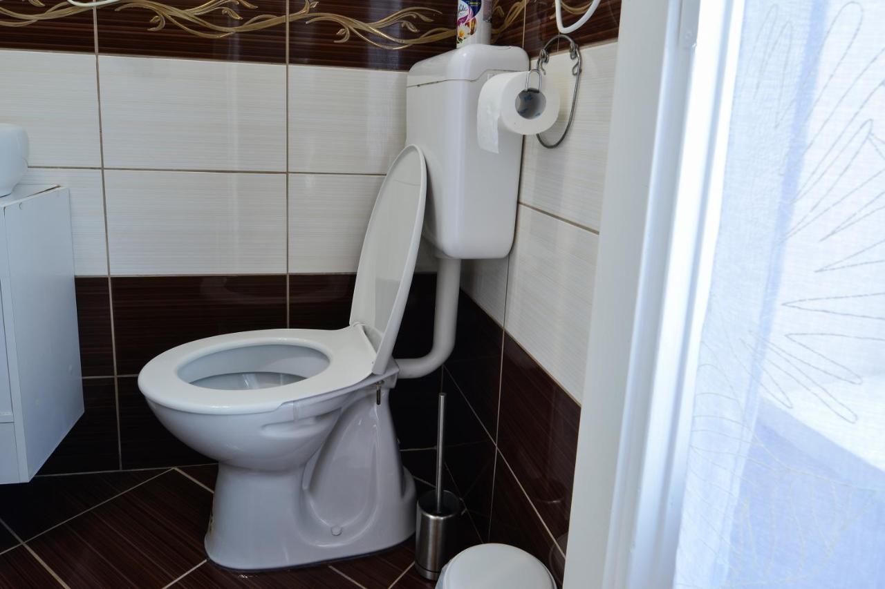 Demetrovics Udvarhaz Eger Exteriör bild