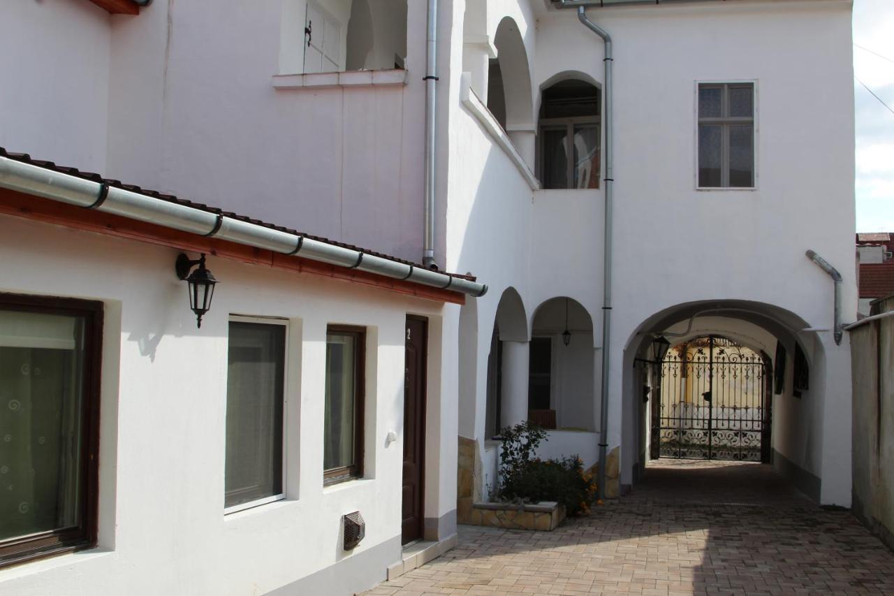 Demetrovics Udvarhaz Eger Exteriör bild