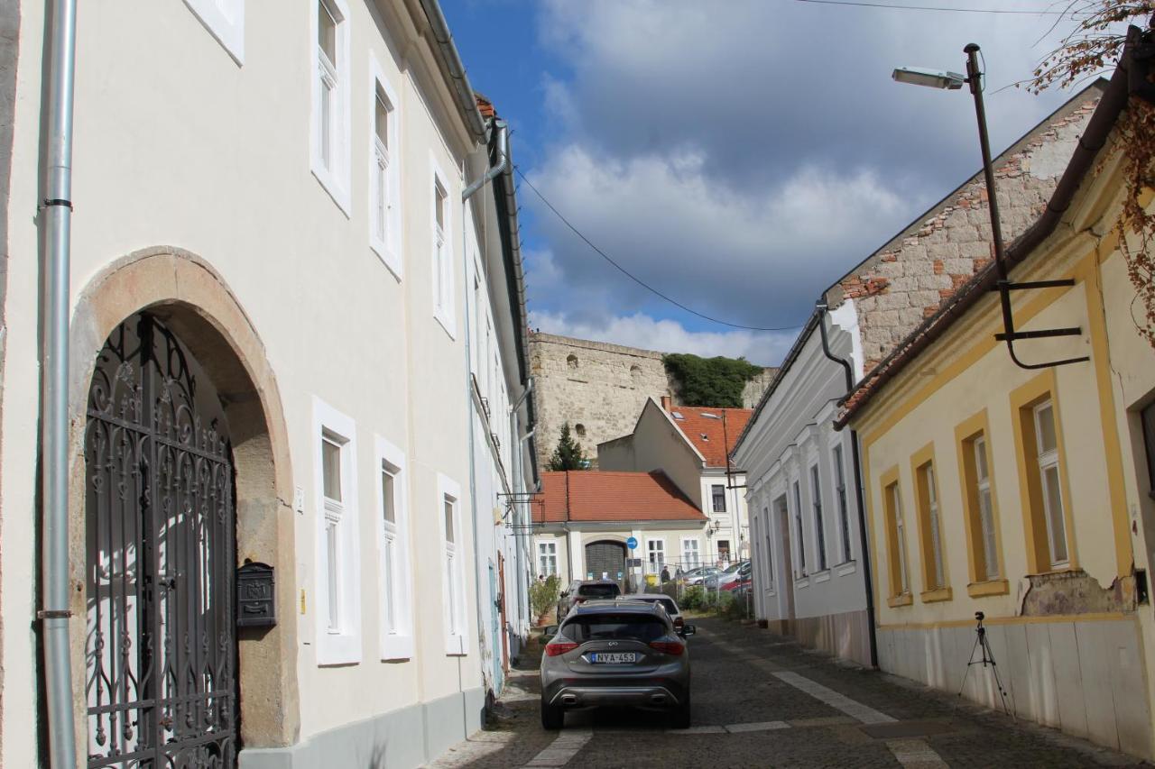 Demetrovics Udvarhaz Eger Exteriör bild